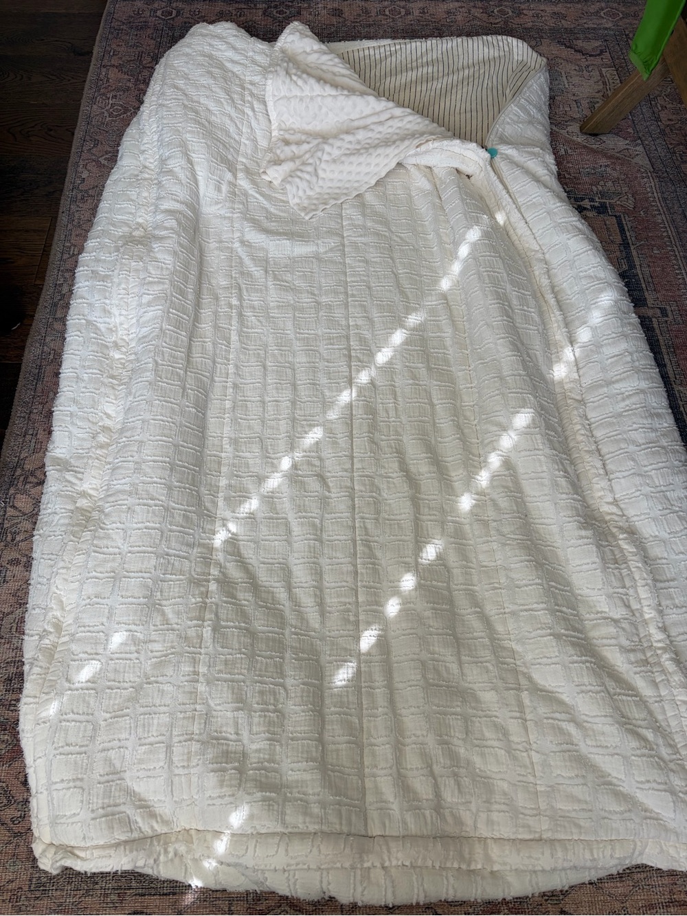 Twin Beddys zipper bedding in ivory with minky interior